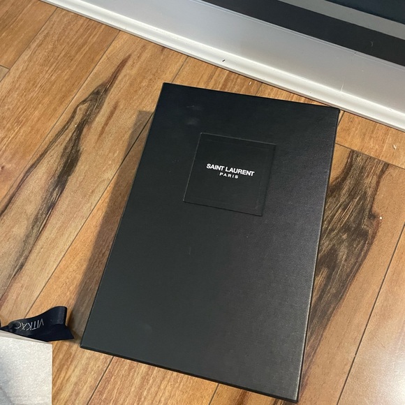 YSL slides… Beautiful YSL slides w/Large Emblem - Picture 2 of 3